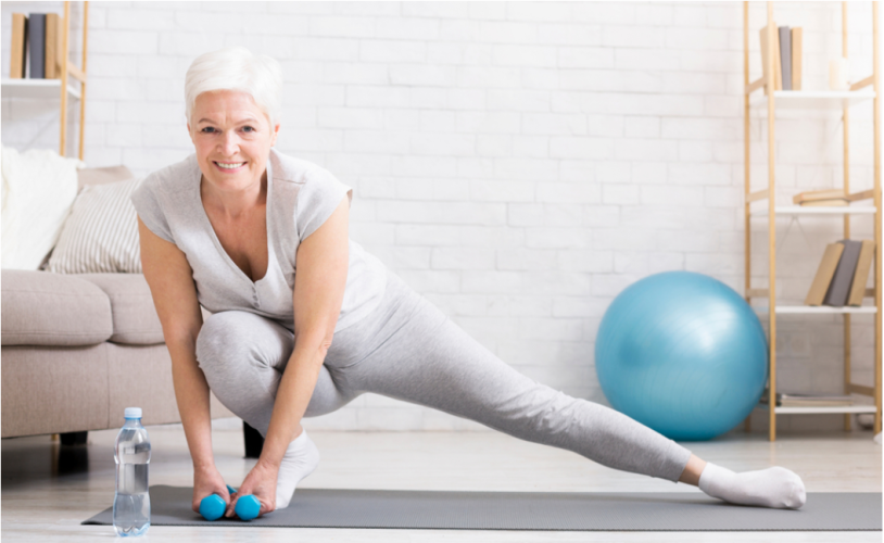 Femme âgée qui fait du sport Femme âgée qui fait du sport